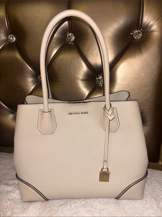 Michael Kors Handbags - Michael Kors Beige Pebbled Leather Tote with Gold Charm & Wallet